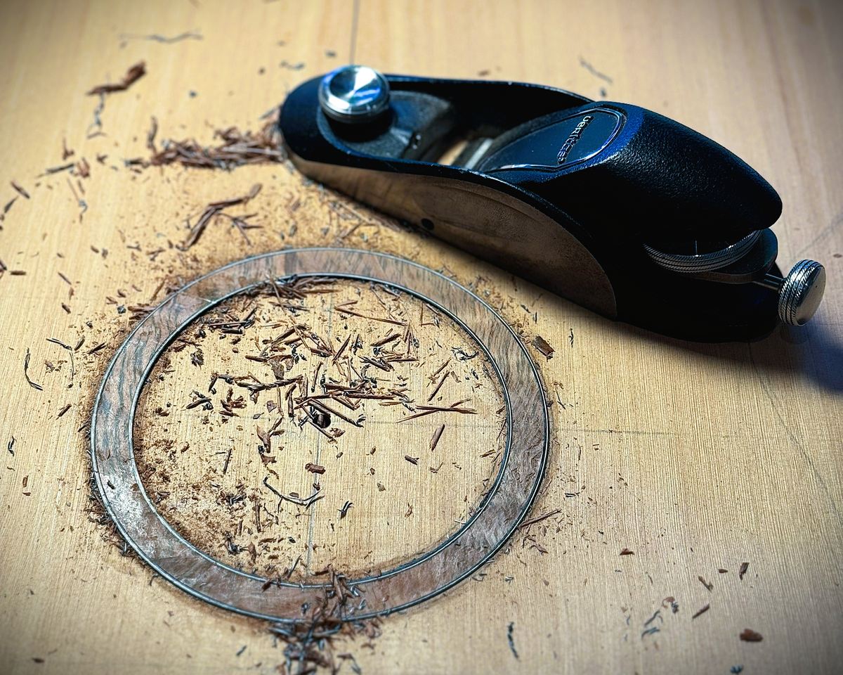 Setting the rosette and cutting the soundhole &ndash; photograph 1 of 10