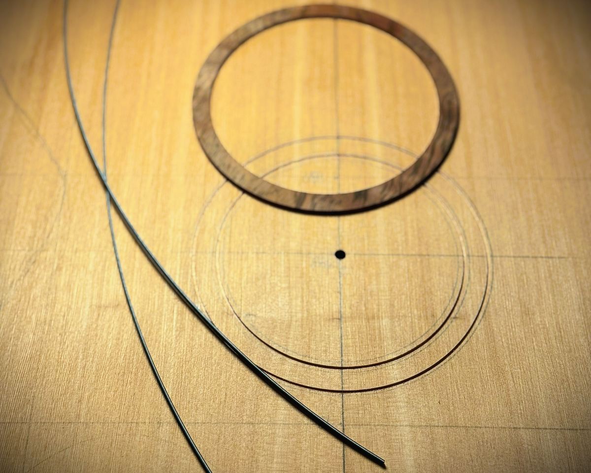 Setting the rosette and cutting the soundhole &ndash; photograph 2 of 10