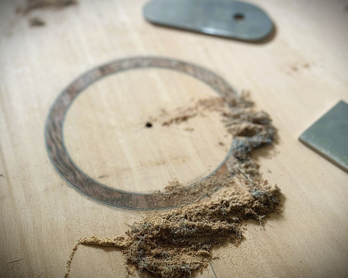 Setting the rosette and cutting the soundhole &ndash; photograph 5 of 10
