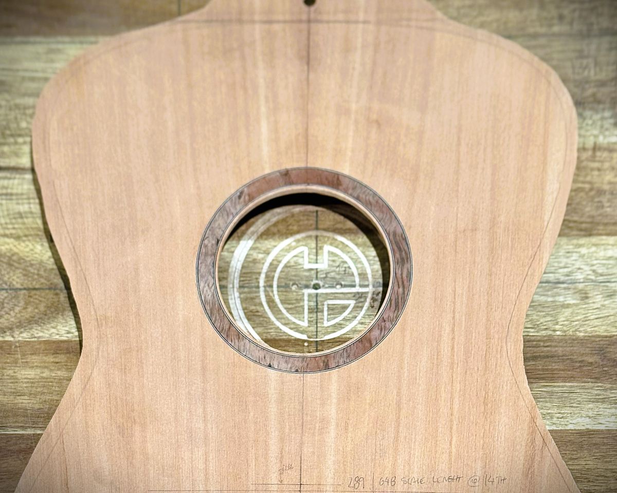 Setting the rosette and cutting the soundhole &ndash; photograph 7 of 10