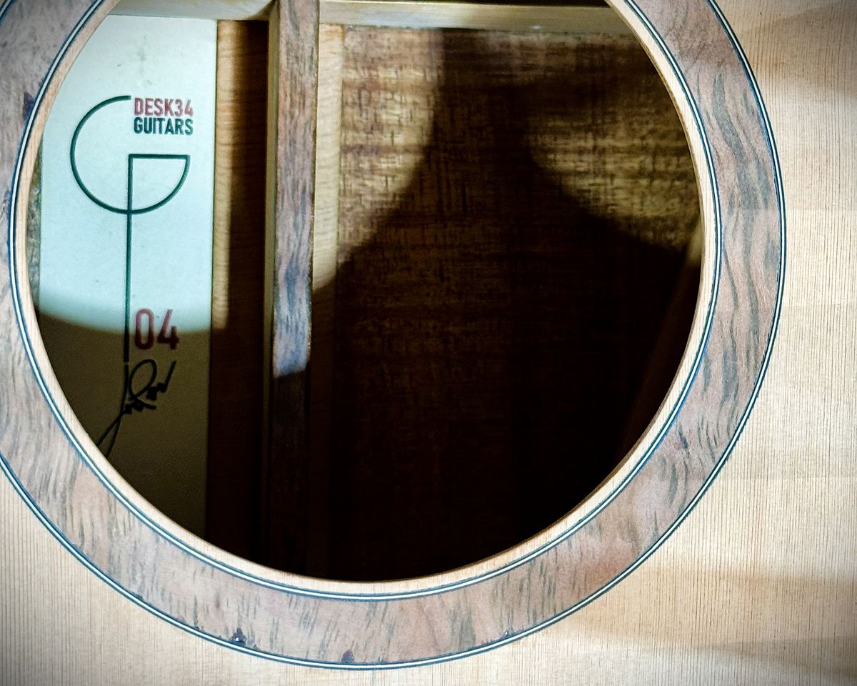 Setting the rosette and cutting the soundhole &ndash; photograph 9 of 10