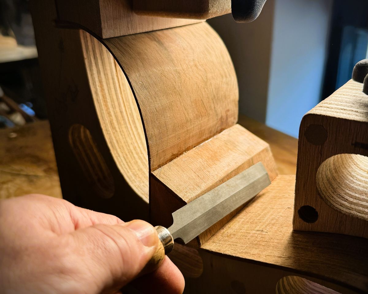 Bending, lining and closing the box &ndash; photograph 6 of 10