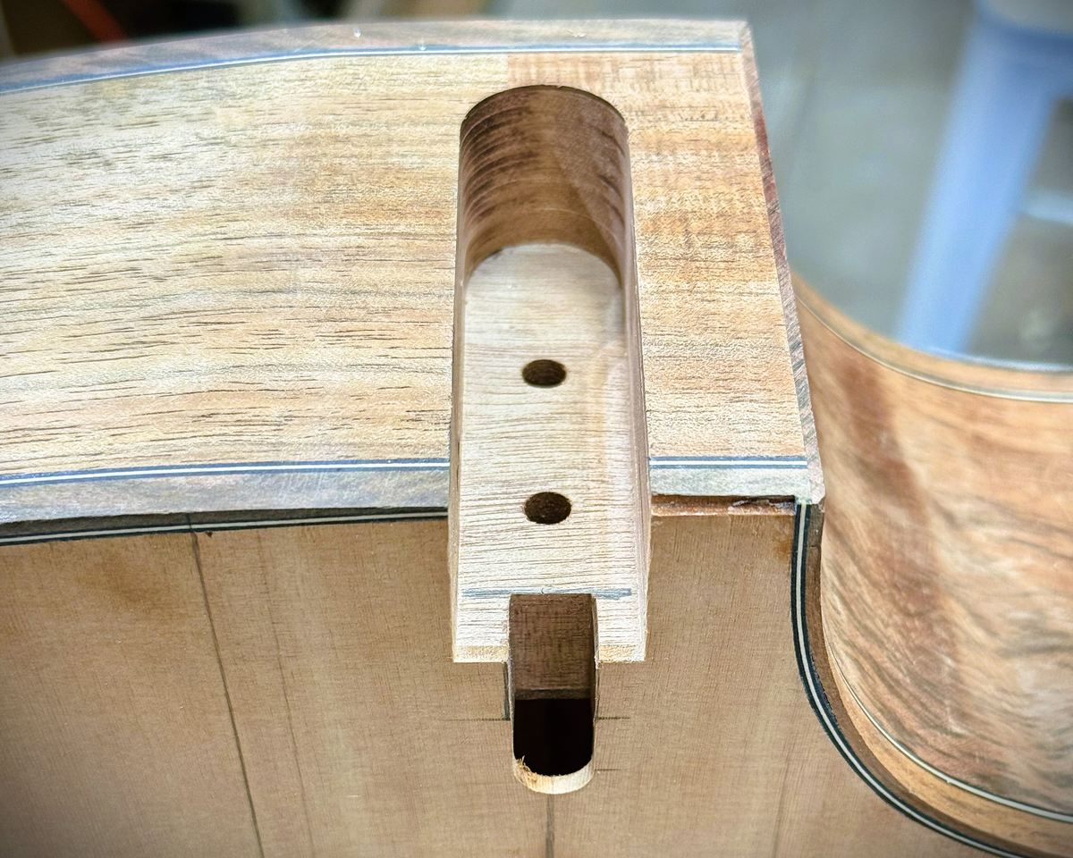 Aligning the neck with the body &ndash; photograph 1 of 10